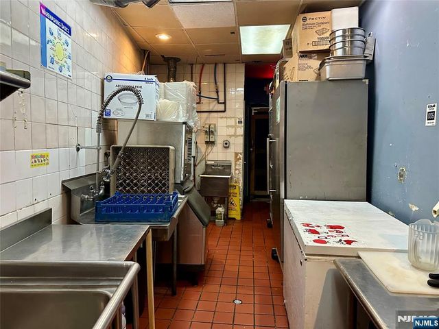 200 Old River Road, Edgewater, NJ 07020