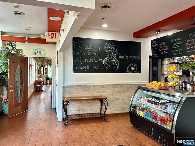 200 Old River Road, Edgewater, NJ 07020