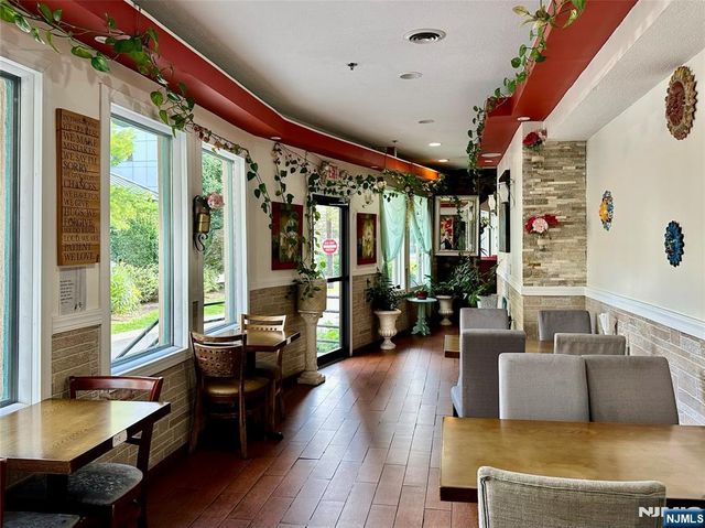 200 Old River Road, Edgewater, NJ 07020