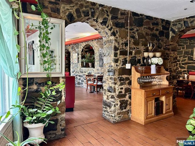 200 Old River Road, Edgewater, NJ 07020