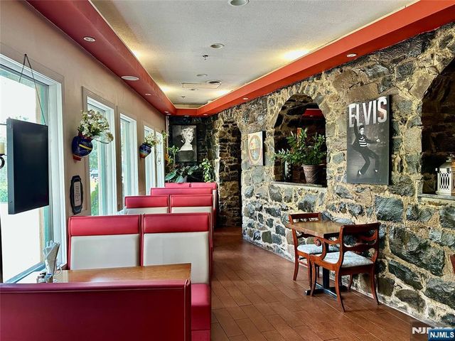 200 Old River Road, Edgewater, NJ 07020