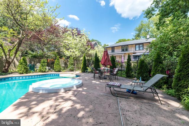 825 HIGHLAND AVE, Morrisville, PA 19067