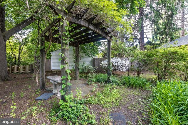 825 HIGHLAND AVE, Morrisville, PA 19067