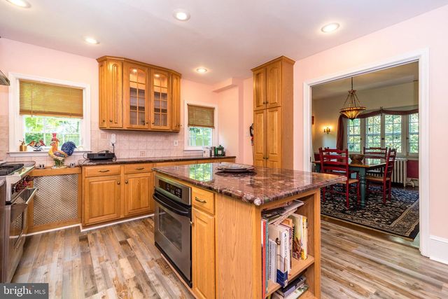 825 HIGHLAND AVE, Morrisville, PA 19067