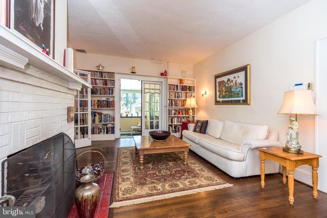 825 HIGHLAND AVE, Morrisville, PA 19067