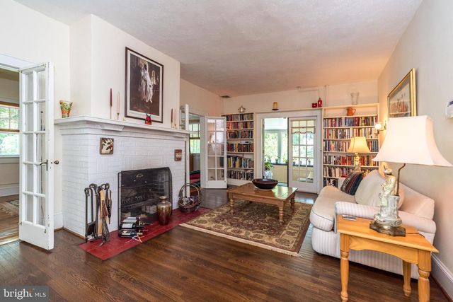 825 HIGHLAND AVE, Morrisville, PA 19067