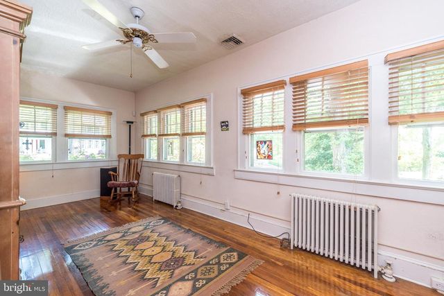 825 HIGHLAND AVE, Morrisville, PA 19067