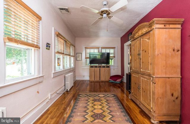 825 HIGHLAND AVE, Morrisville, PA 19067