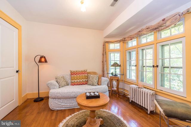 825 HIGHLAND AVE, Morrisville, PA 19067