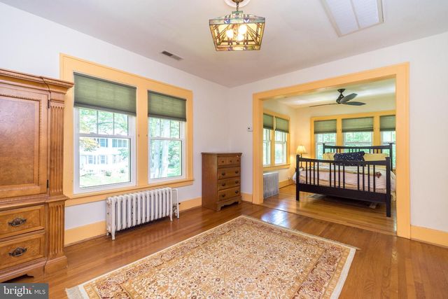 825 HIGHLAND AVE, Morrisville, PA 19067