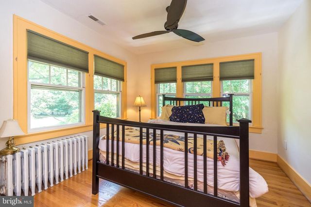 825 HIGHLAND AVE, Morrisville, PA 19067