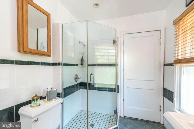 825 HIGHLAND AVE, Morrisville, PA 19067