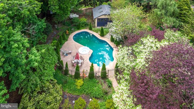 825 HIGHLAND AVE, Morrisville, PA 19067