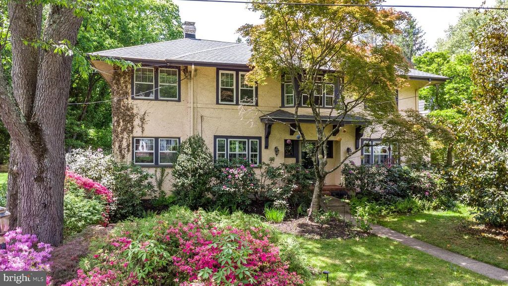 825 HIGHLAND AVE, Morrisville, PA 19067