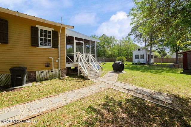 203 Jeff Davis Avenue, Waveland, MS 39576