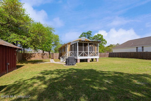 203 Jeff Davis Avenue, Waveland, MS 39576