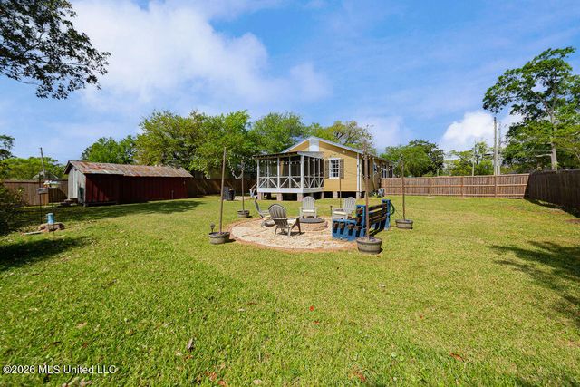 203 Jeff Davis Avenue, Waveland, MS 39576