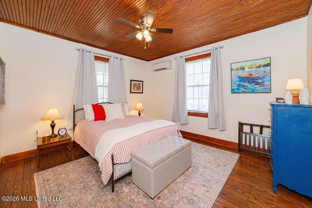 203 Jeff Davis Avenue, Waveland, MS 39576