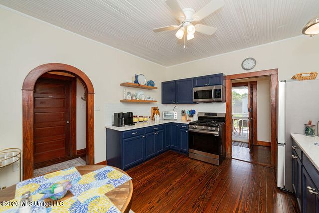 203 Jeff Davis Avenue, Waveland, MS 39576