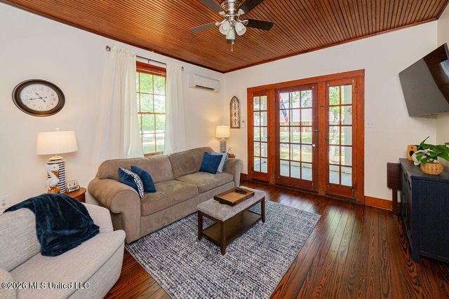 203 Jeff Davis Avenue, Waveland, MS 39576