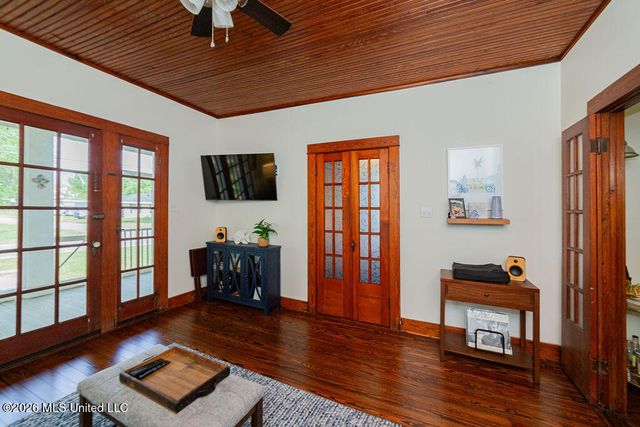 203 Jeff Davis Avenue, Waveland, MS 39576