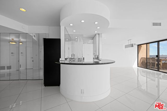 4267 Marina City Dr, Marina Del Rey, CA 90292