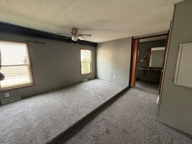 8481 S 5th Avenue #4B, Oak Creek, WI 53154