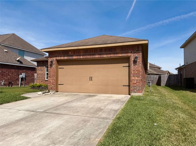 1038 Cash Street, Alvin, TX 77511