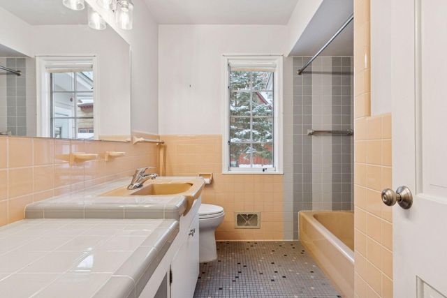 4012 Linden Hills Boulevard, Minneapolis, MN 55410