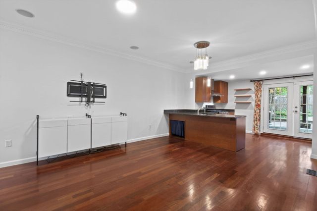 102 Old Harbor Street A, Boston, MA 02127
