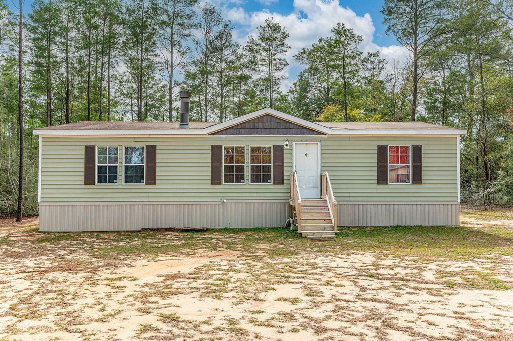 164 E Jonquil Avenue, Defuniak Springs, FL 32433