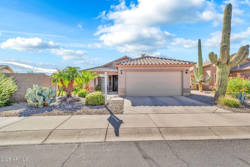 30178 N CORAL BEAN Drive, San Tan Valley, AZ 85143