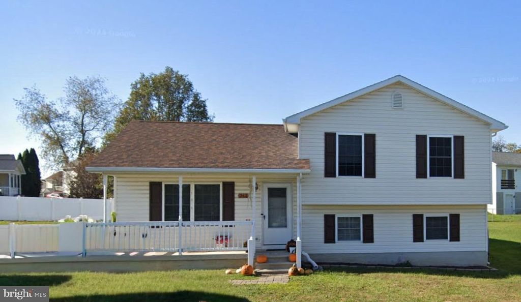 260 UNIVERSE DR, Martinsburg, WV 25404