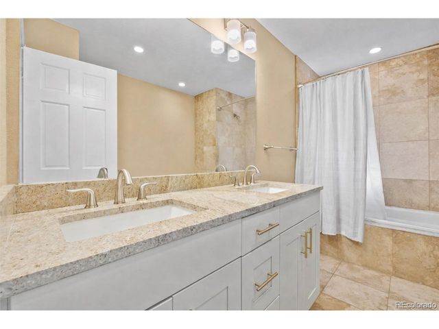 5328 S Havana Ct, Englewood, CO 80111