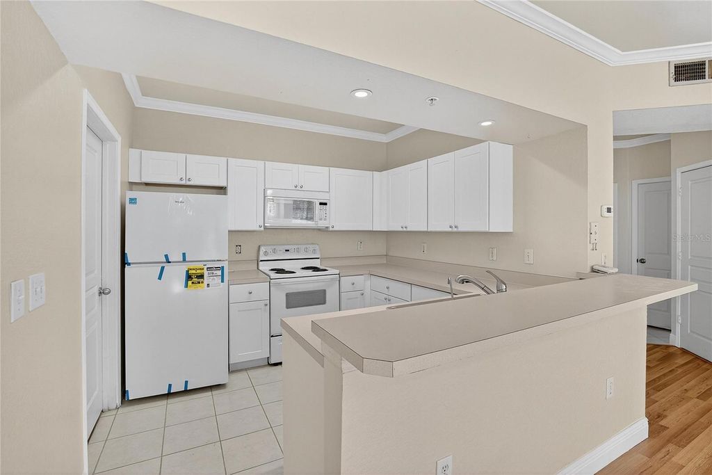 Image 10 of property listing at 5125 PALM SPRINGS BOULEVARD 4107, Tampa, FL 33647