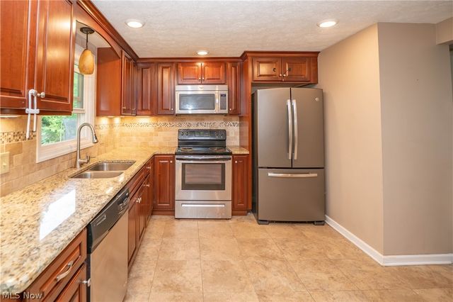6125 Coyla Avenue NW, Canal Fulton, OH 44614