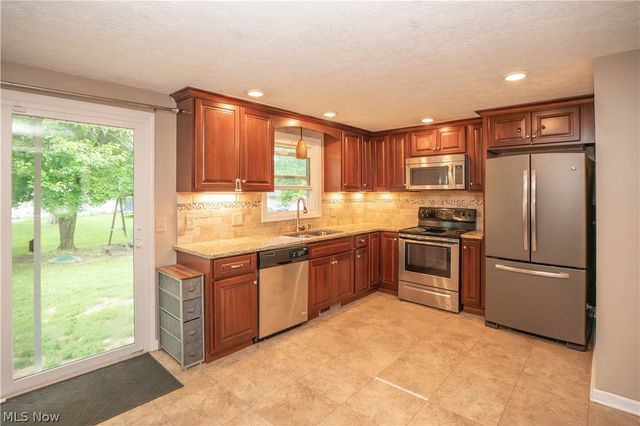 6125 Coyla Avenue NW, Canal Fulton, OH 44614