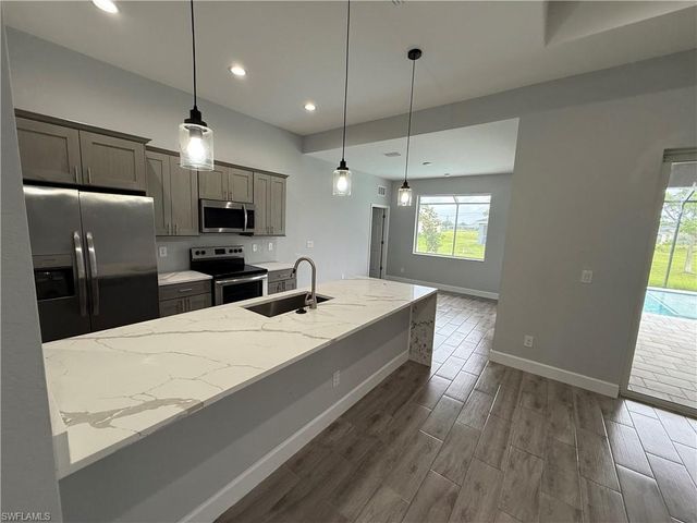 1010 NE 5th AVE, Cape Coral, FL 33909