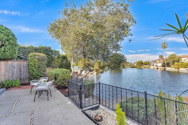 2819 Bayview Dr, Alameda, CA 94501