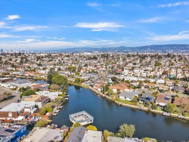 2819 Bayview Dr, Alameda, CA 94501