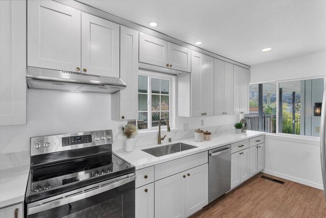 2819 Bayview Dr, Alameda, CA 94501