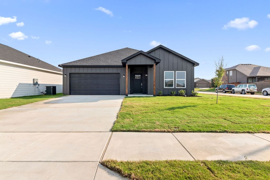 5030 Pinson Street, Fort Worth, TX 76105