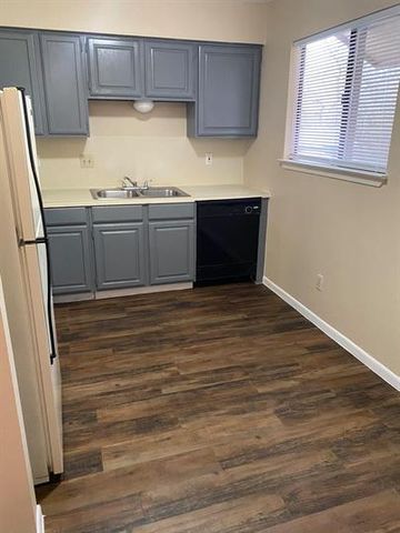 139 Elm DR 208, Lockhart, TX 78644