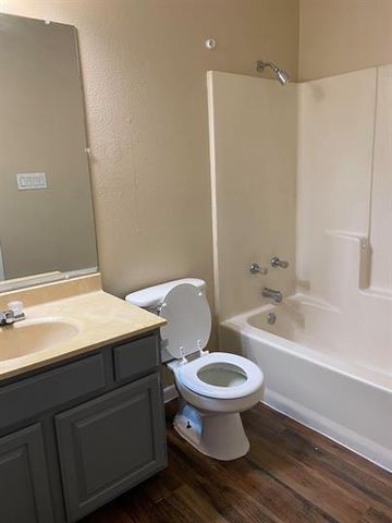 139 Elm DR 208, Lockhart, TX 78644