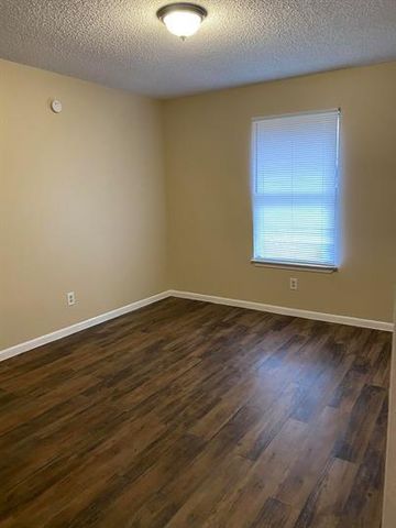 139 Elm DR 208, Lockhart, TX 78644