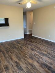 139 Elm DR 208, Lockhart, TX 78644
