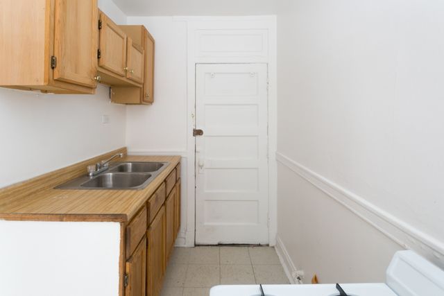 3257 W Wrightwood Avenue 2D, Chicago, IL 60647