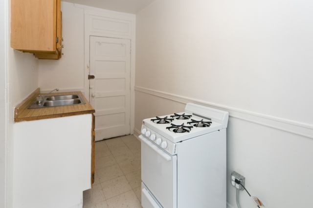 3257 W Wrightwood Avenue 2D, Chicago, IL 60647