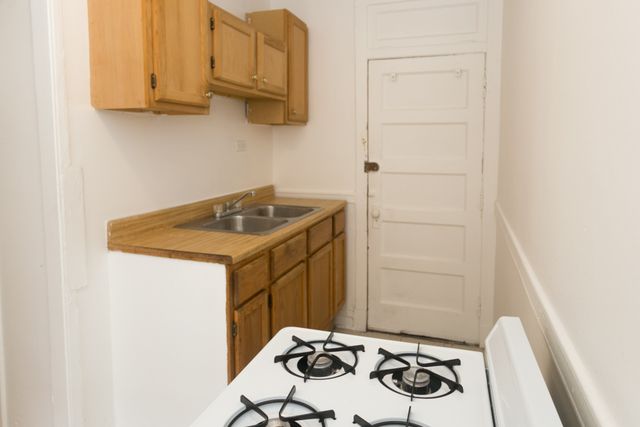 3257 W Wrightwood Avenue 2D, Chicago, IL 60647