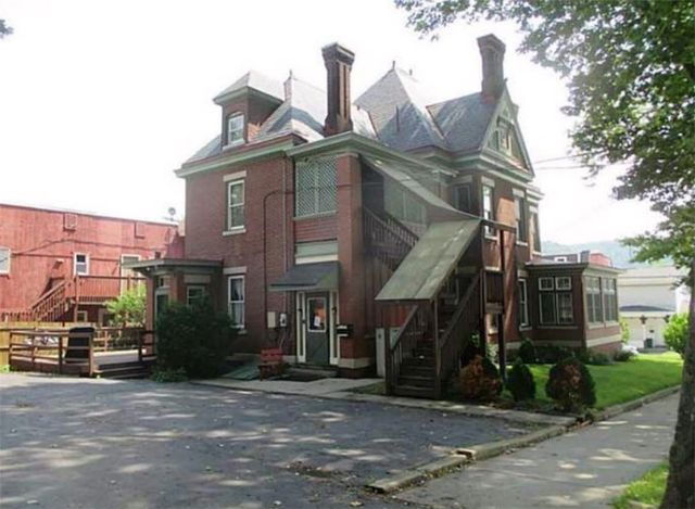 1501 6th Avenue, Beaver Falls, PA 15010